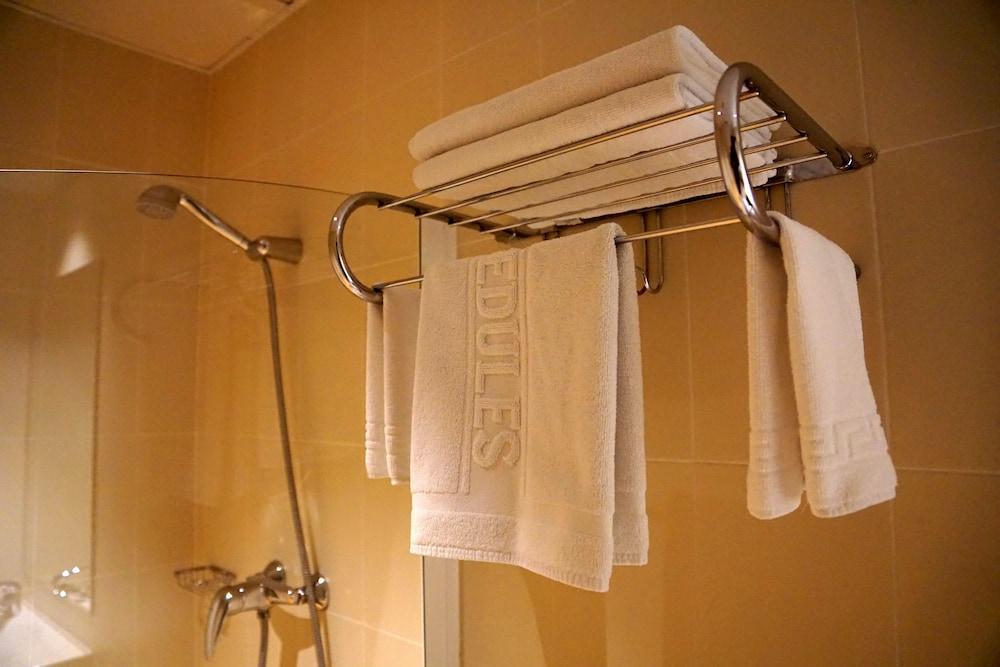 Motel Los Abedules Oviedo Ngoại thất bức ảnh