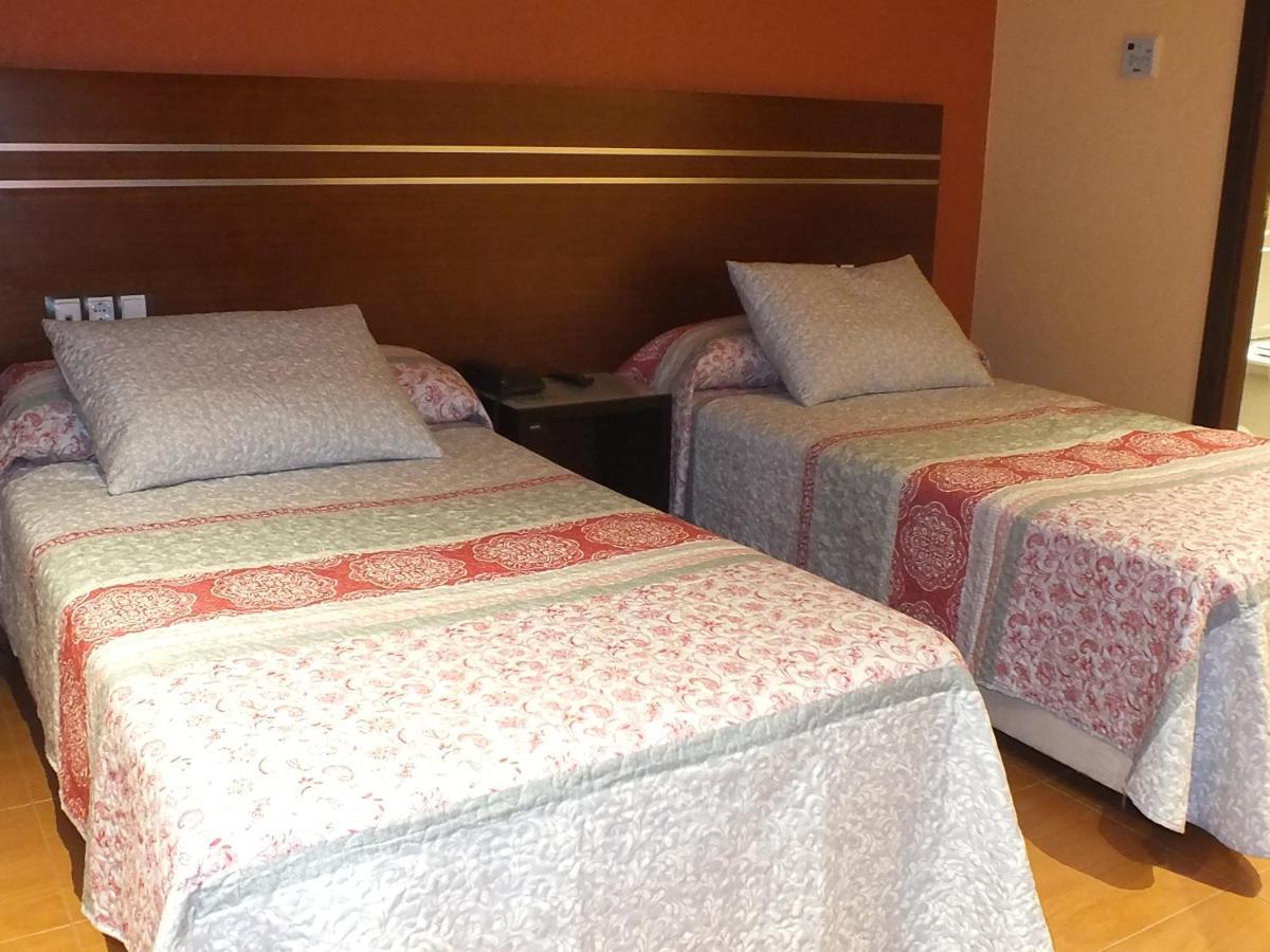Motel Los Abedules Oviedo Ngoại thất bức ảnh