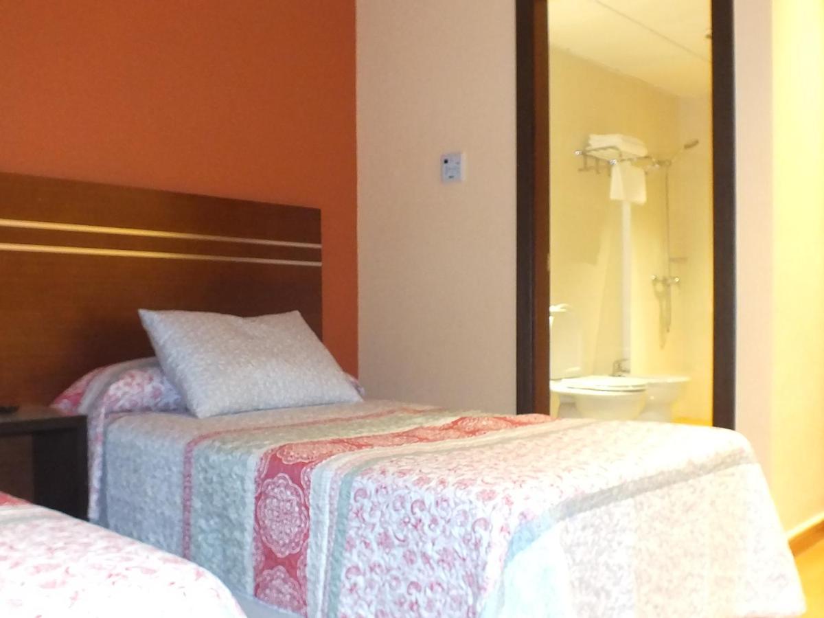 Motel Los Abedules Oviedo Ngoại thất bức ảnh