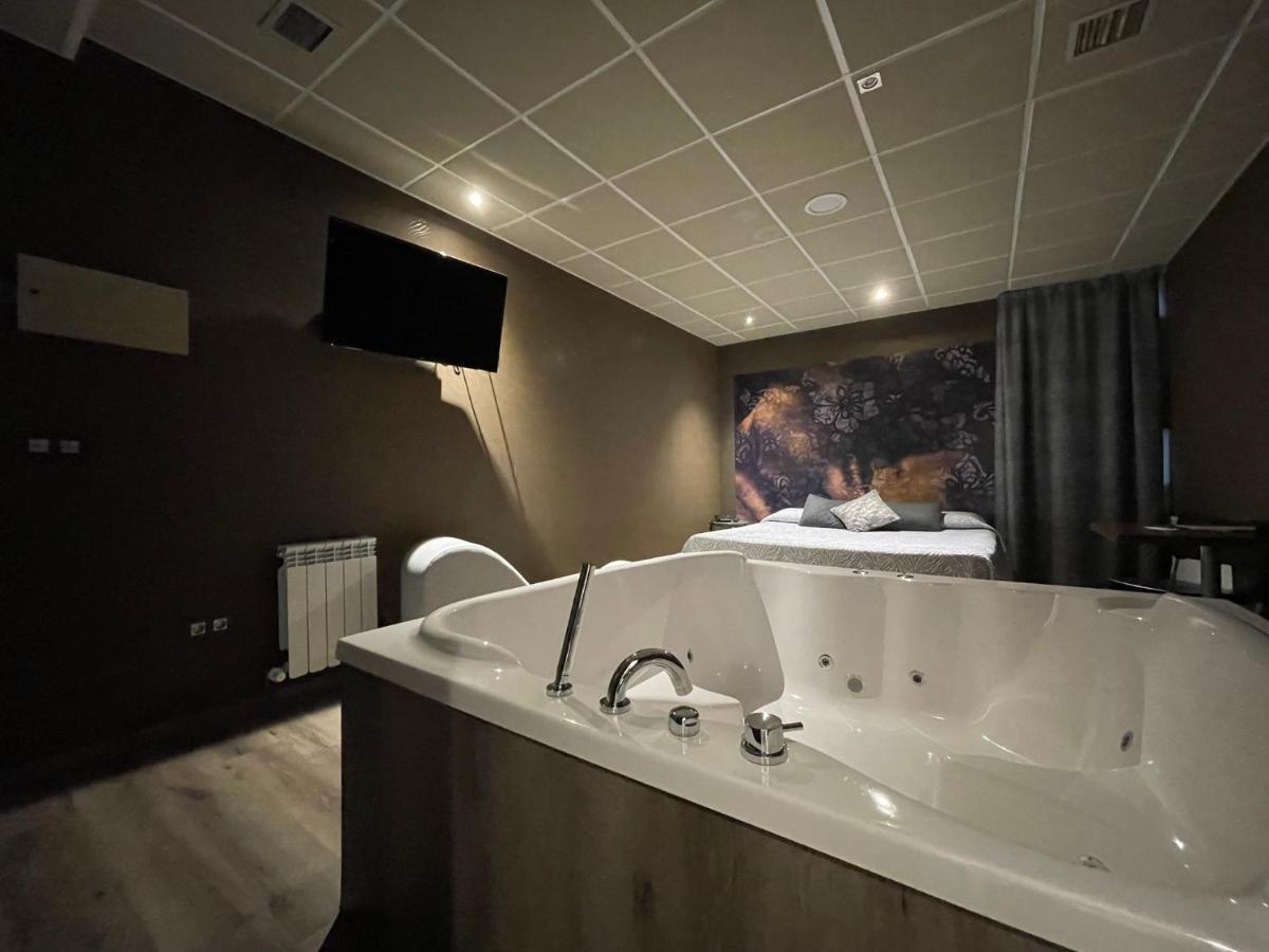 Motel Los Abedules Oviedo Ngoại thất bức ảnh