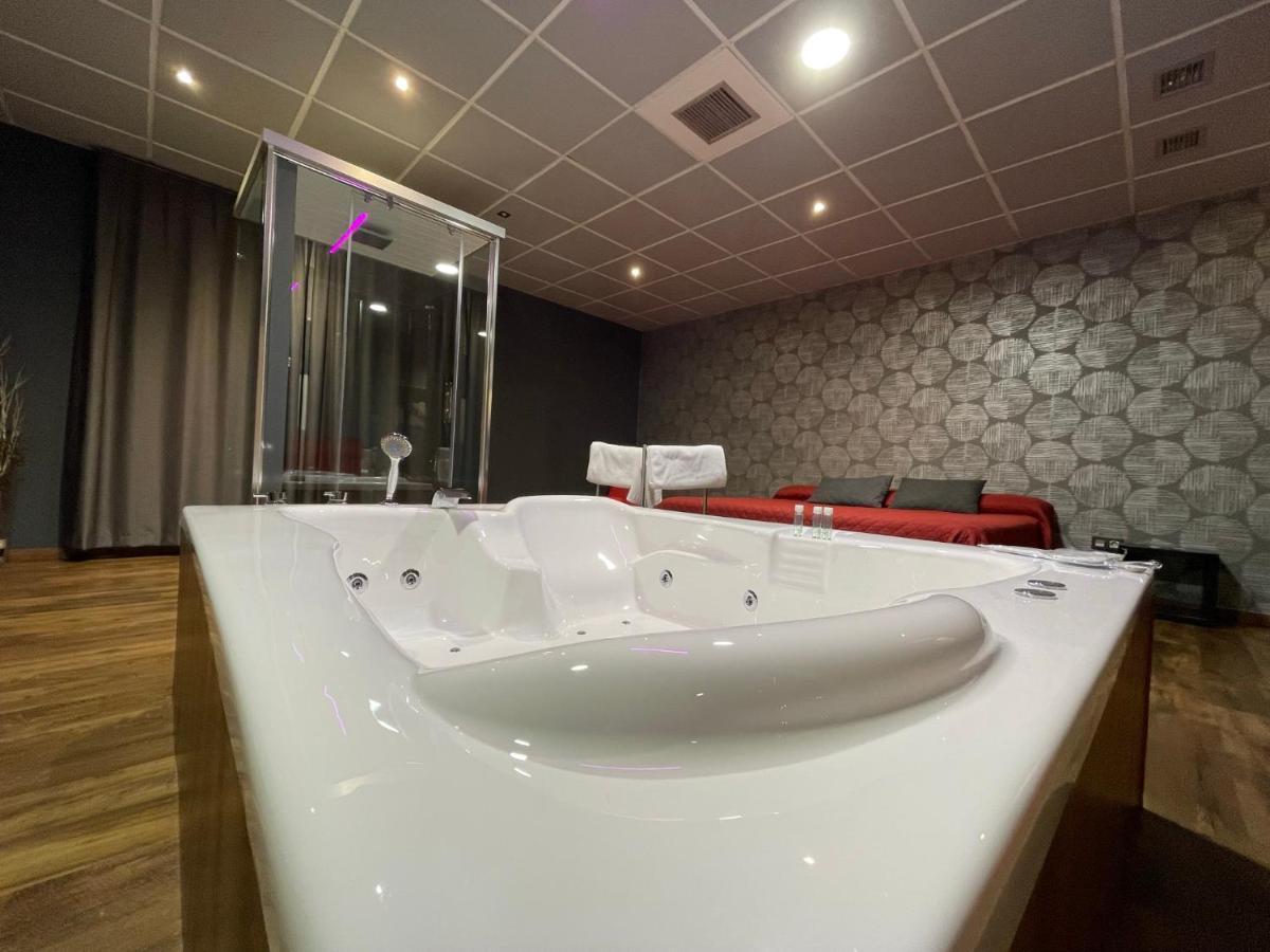 Motel Los Abedules Oviedo Ngoại thất bức ảnh