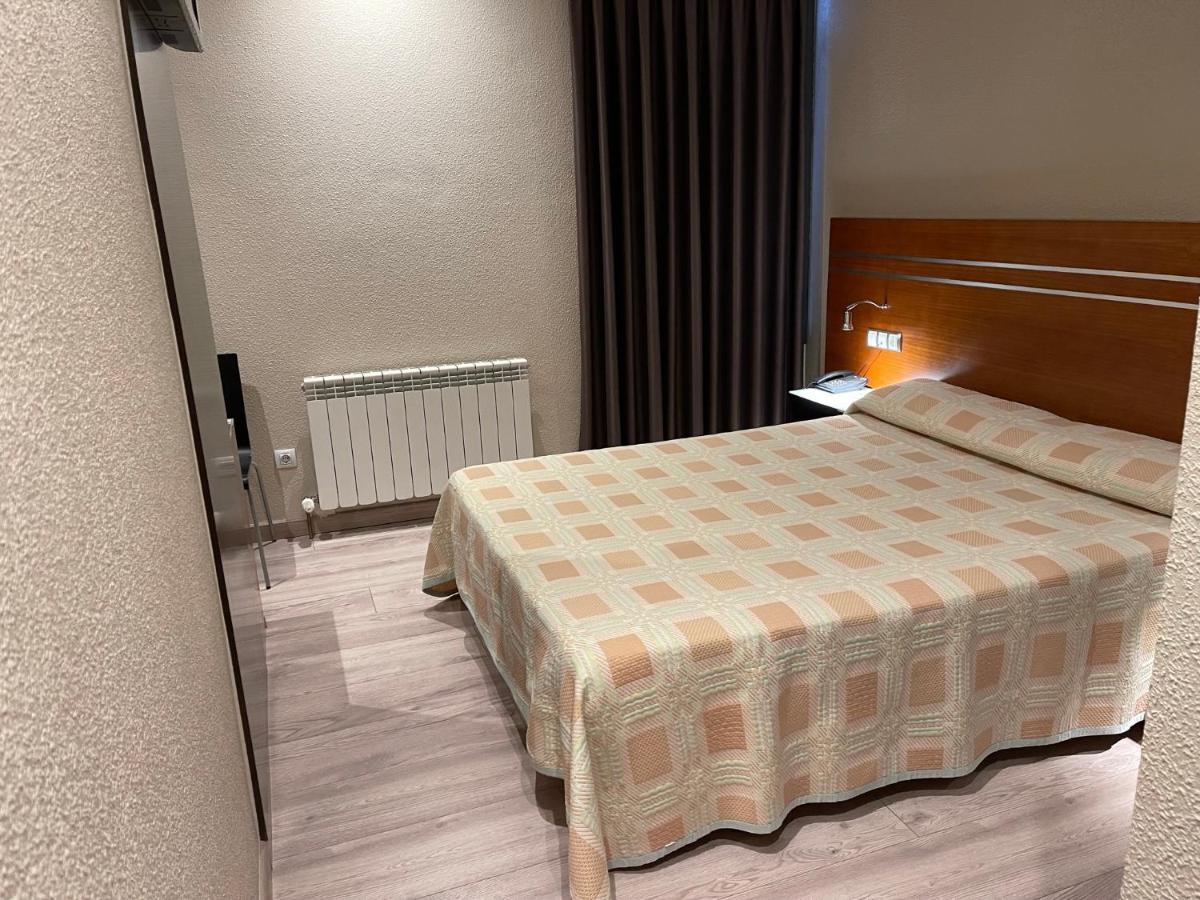 Motel Los Abedules Oviedo Ngoại thất bức ảnh