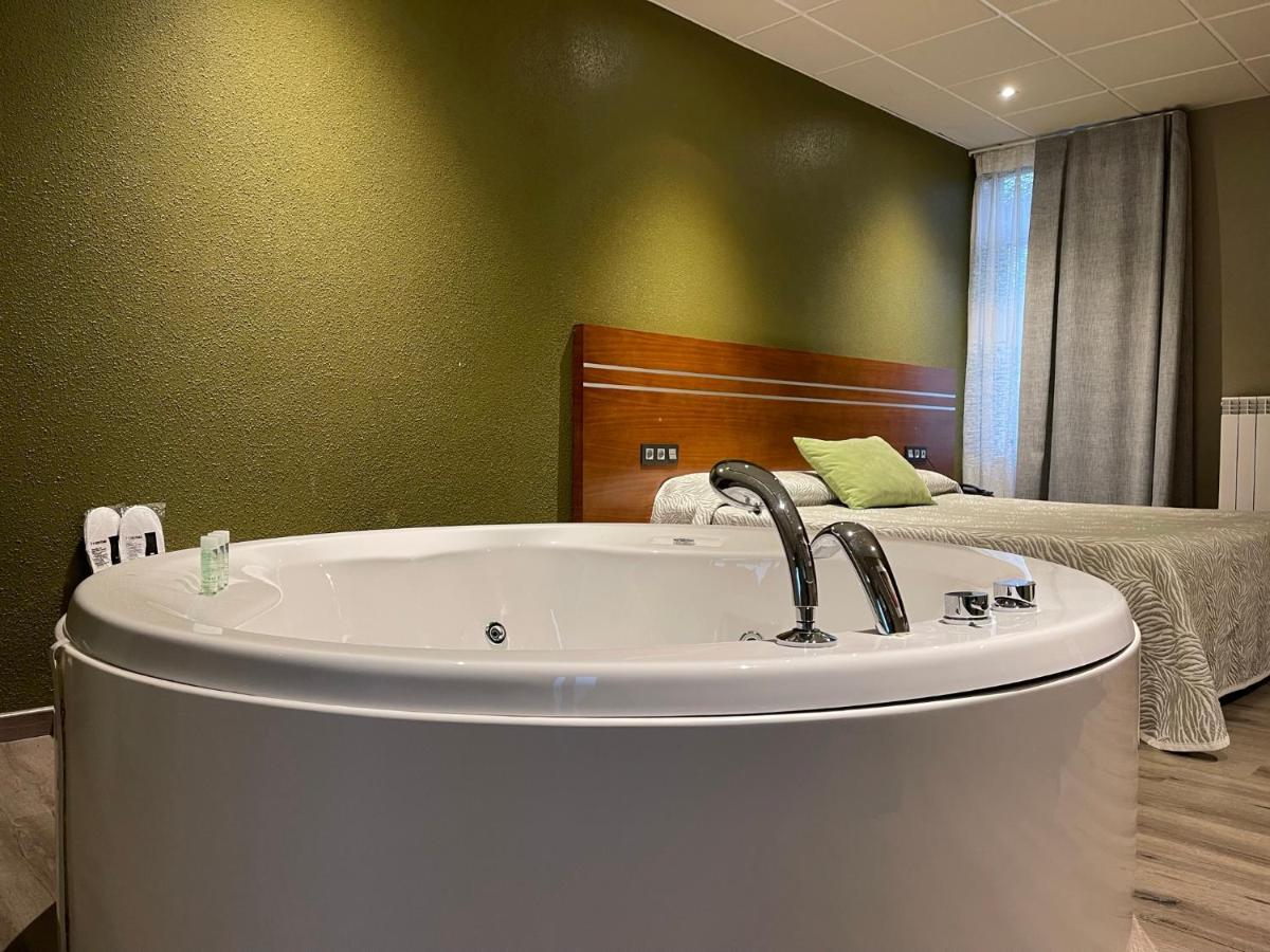 Motel Los Abedules Oviedo Ngoại thất bức ảnh
