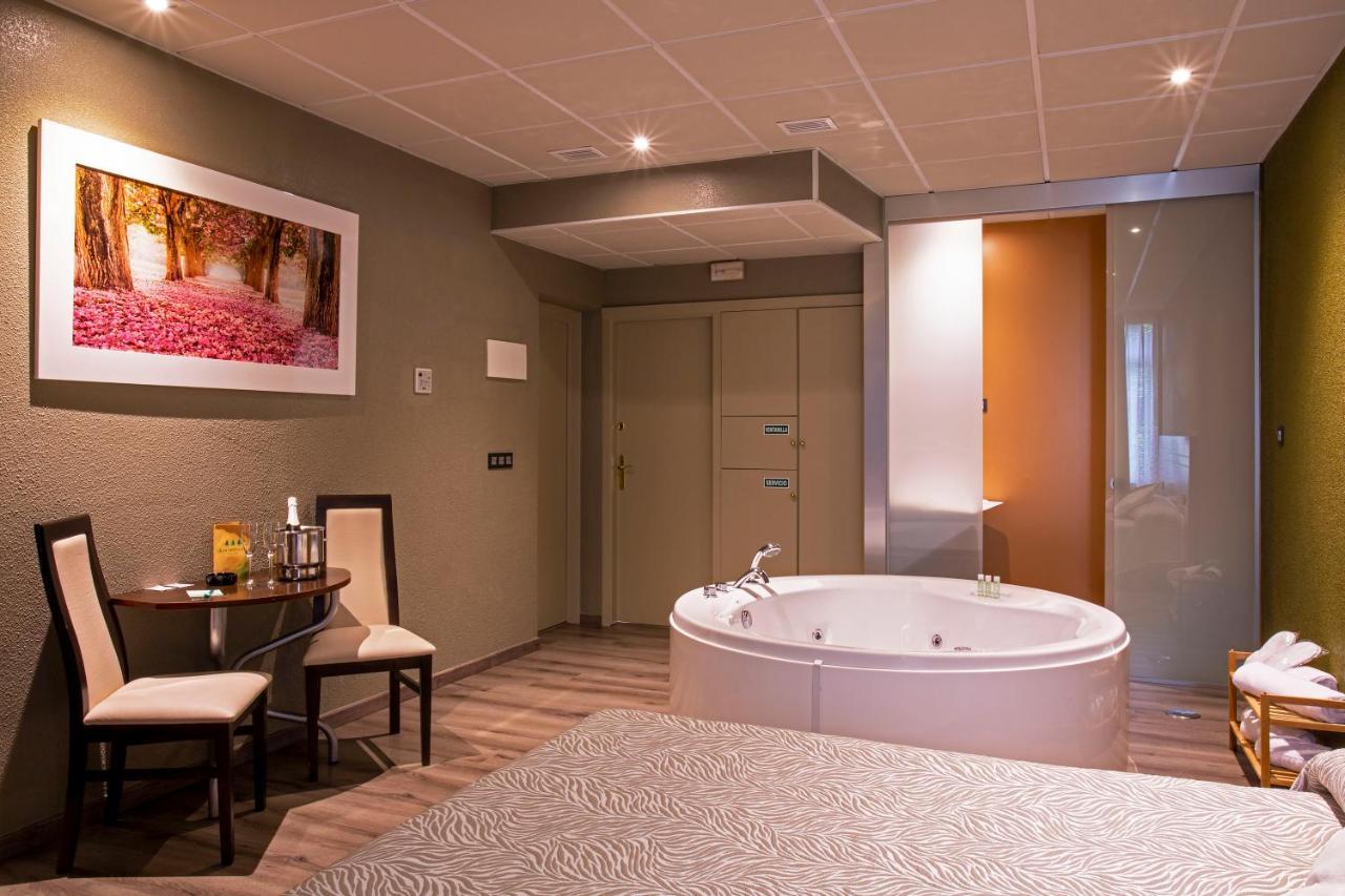 Motel Los Abedules Oviedo Ngoại thất bức ảnh