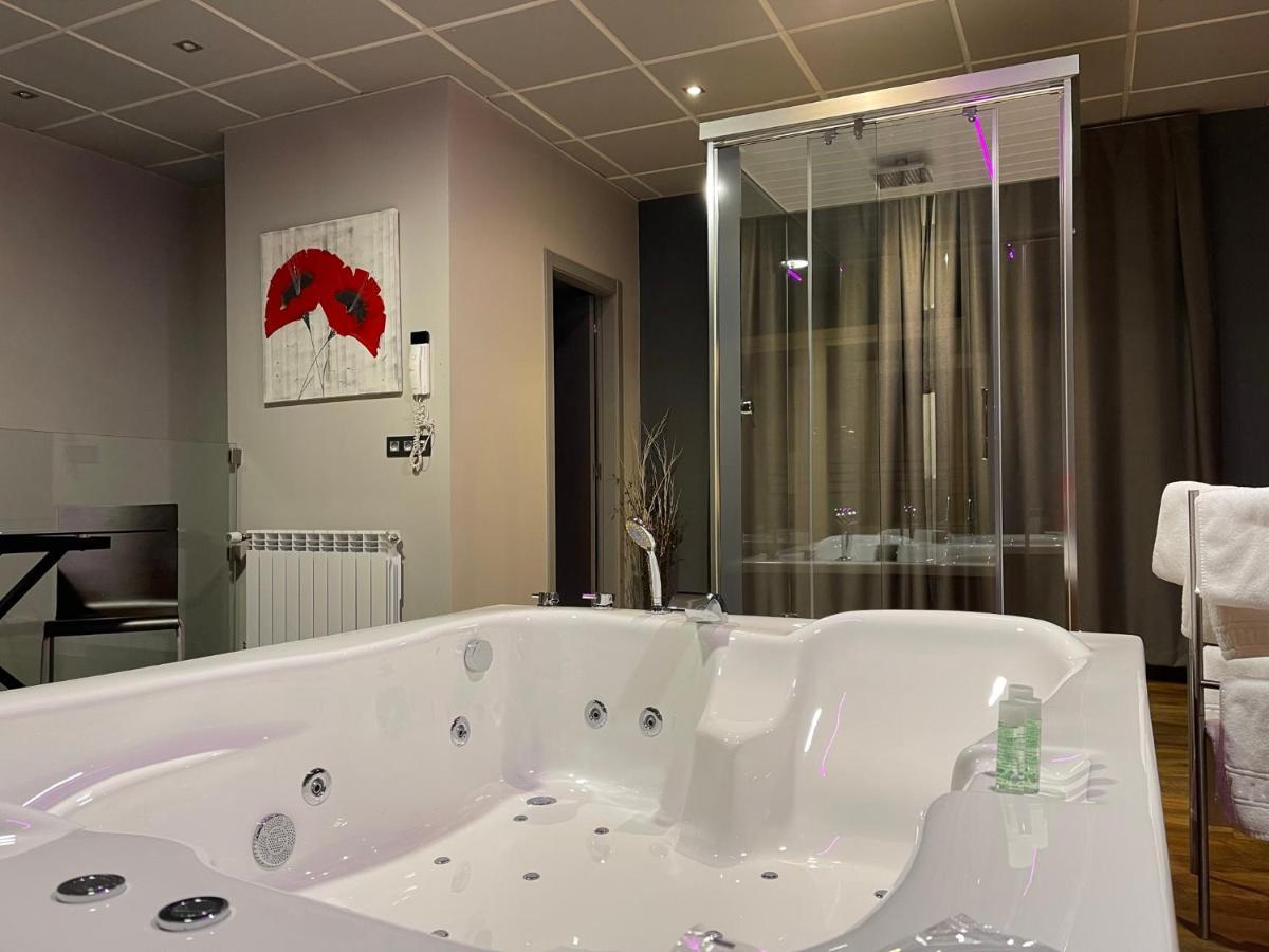 Motel Los Abedules Oviedo Ngoại thất bức ảnh