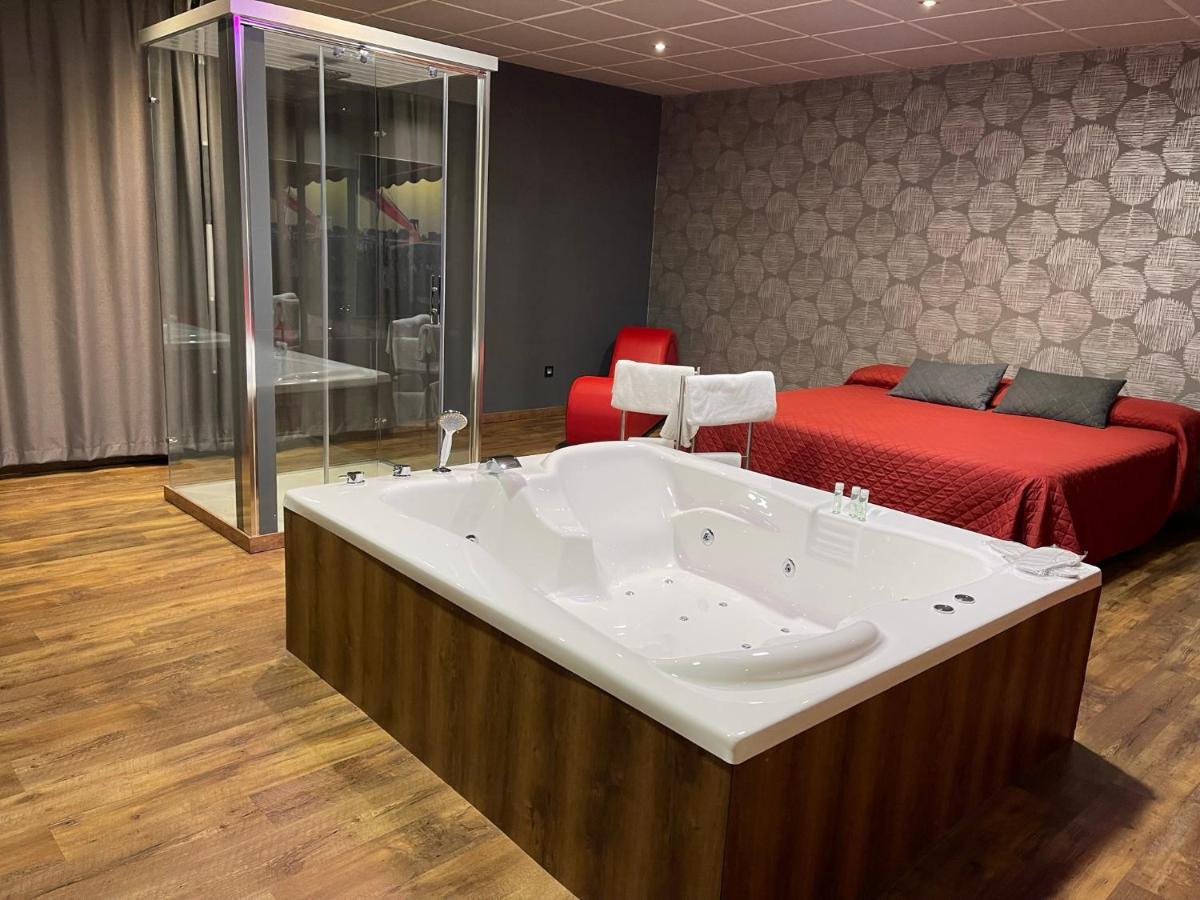 Motel Los Abedules Oviedo Ngoại thất bức ảnh