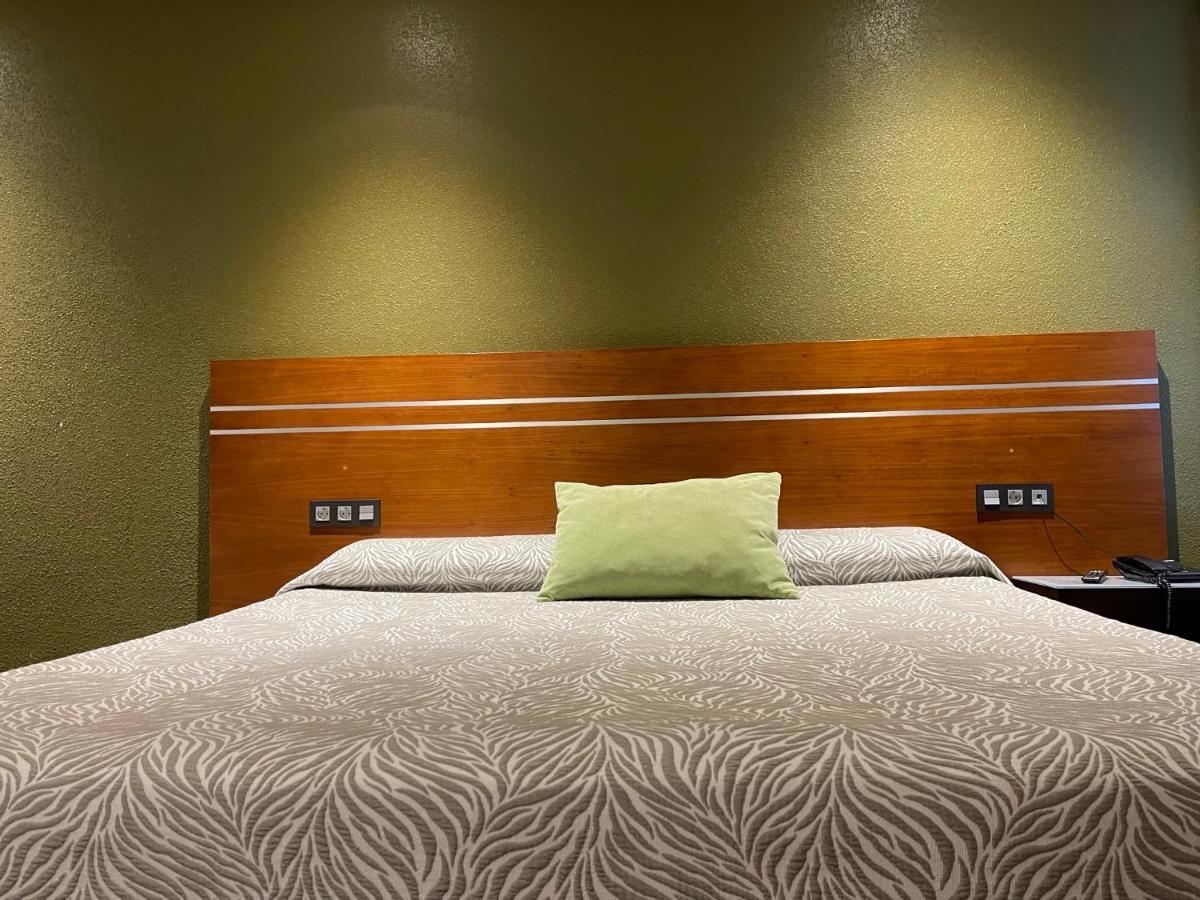 Motel Los Abedules Oviedo Ngoại thất bức ảnh