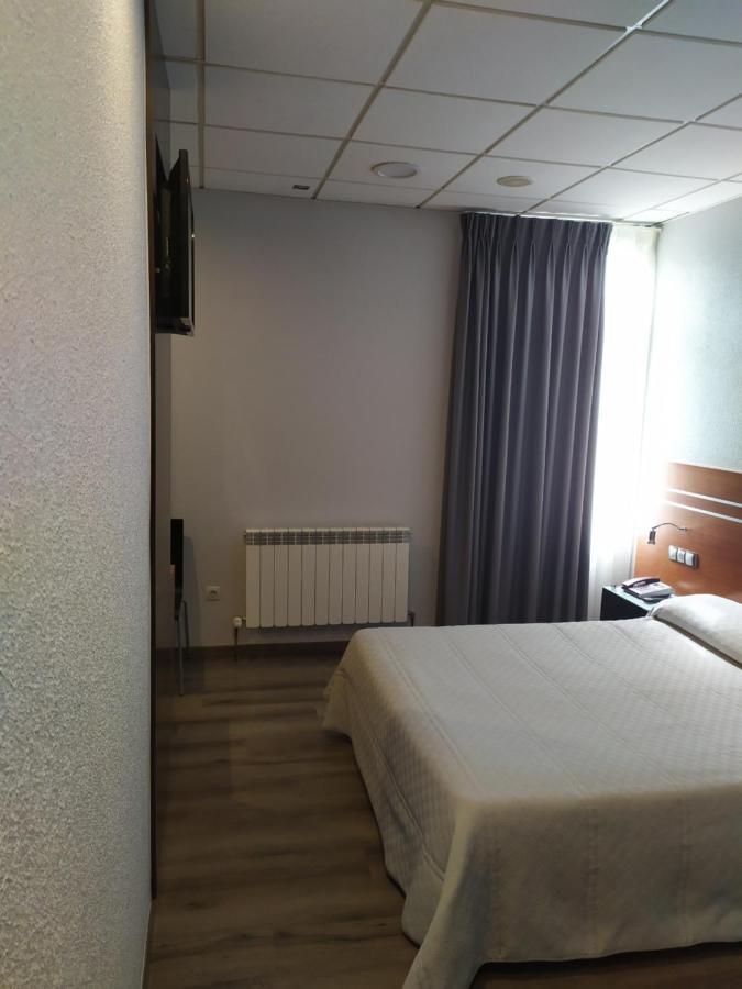 Motel Los Abedules Oviedo Ngoại thất bức ảnh