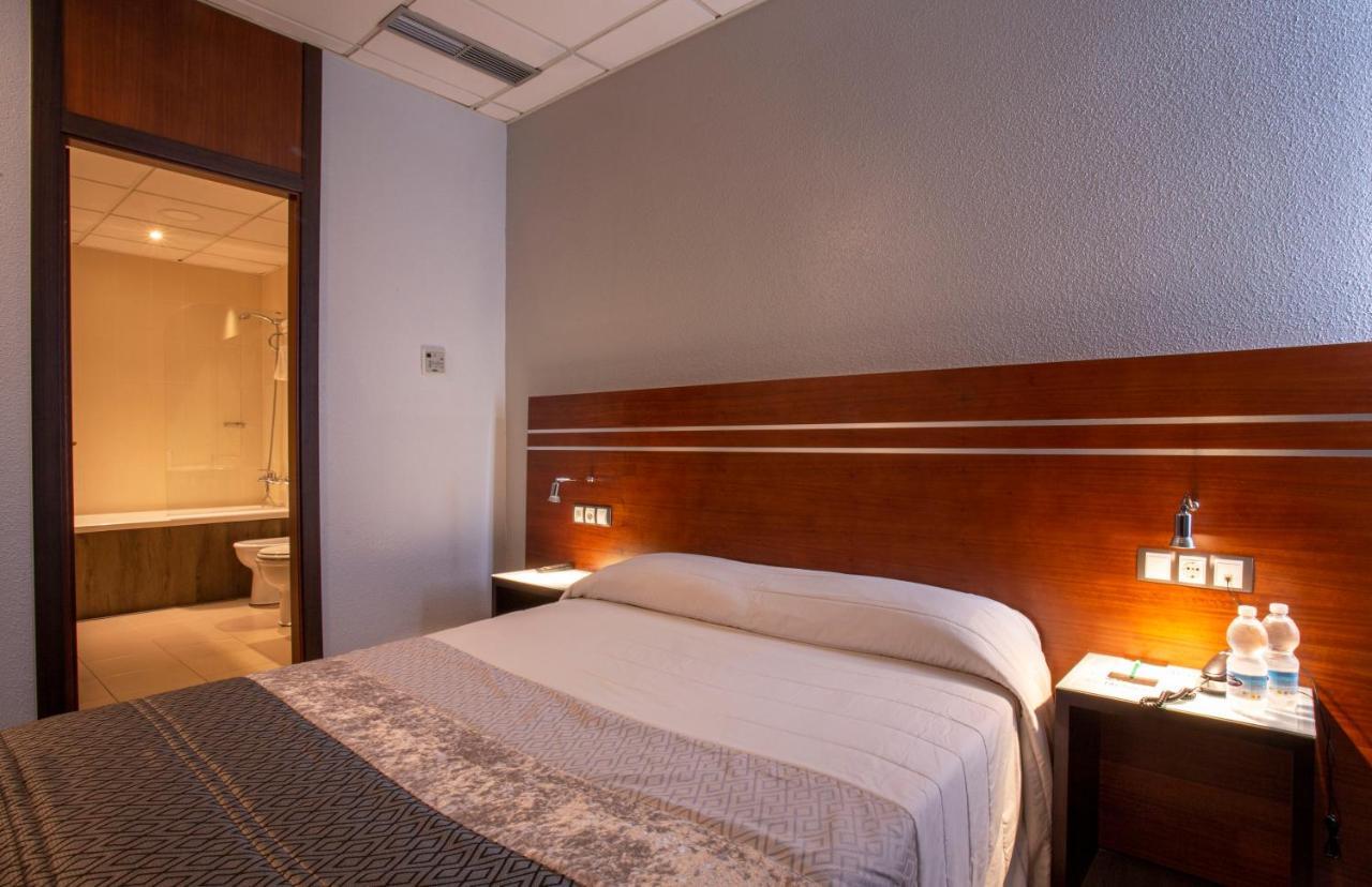 Motel Los Abedules Oviedo Ngoại thất bức ảnh