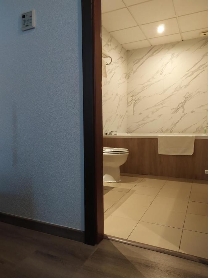 Motel Los Abedules Oviedo Ngoại thất bức ảnh