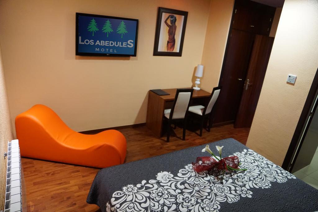 Motel Los Abedules Oviedo Ngoại thất bức ảnh