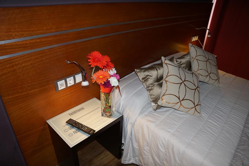 Motel Los Abedules Oviedo Ngoại thất bức ảnh