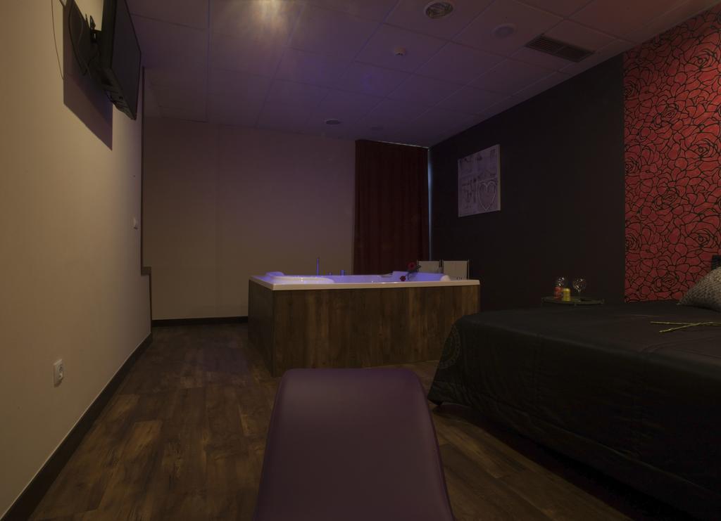 Motel Los Abedules Oviedo Ngoại thất bức ảnh