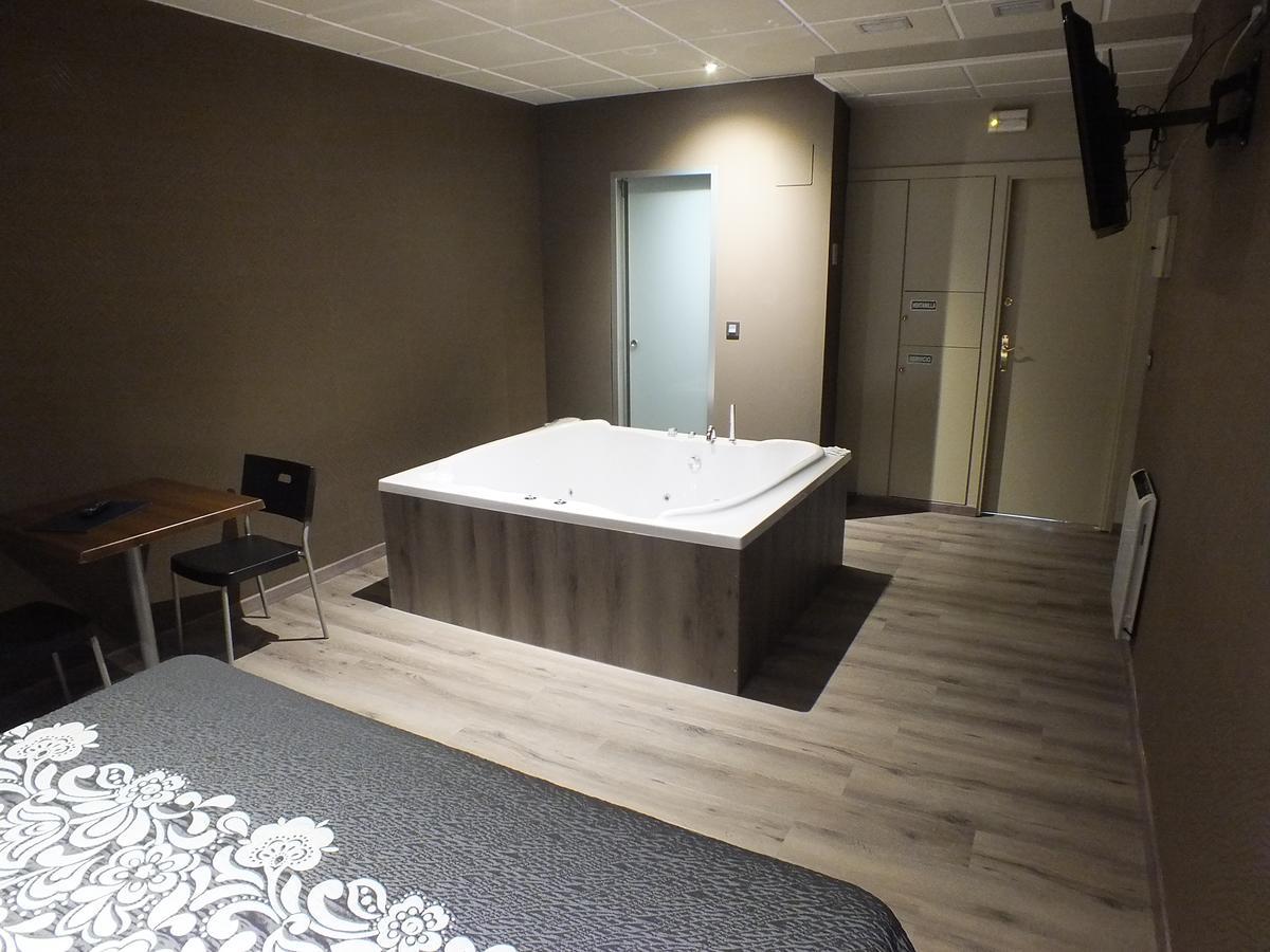 Motel Los Abedules Oviedo Ngoại thất bức ảnh