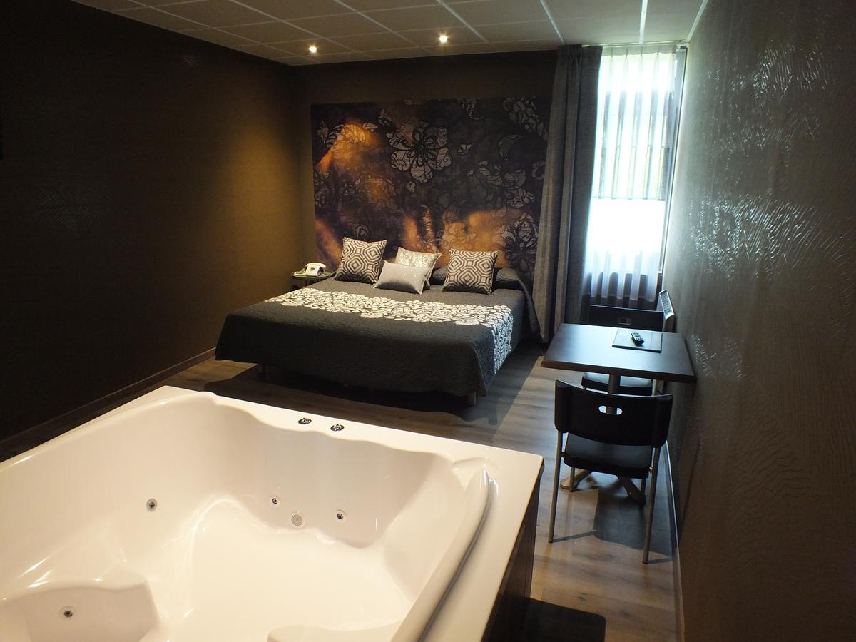 Motel Los Abedules Oviedo Ngoại thất bức ảnh