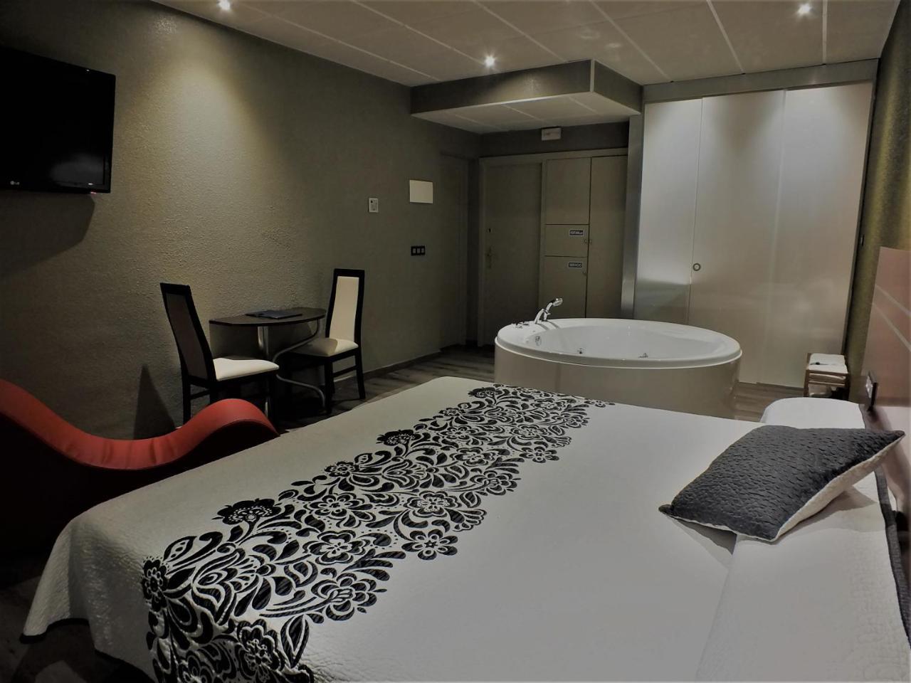 Motel Los Abedules Oviedo Ngoại thất bức ảnh